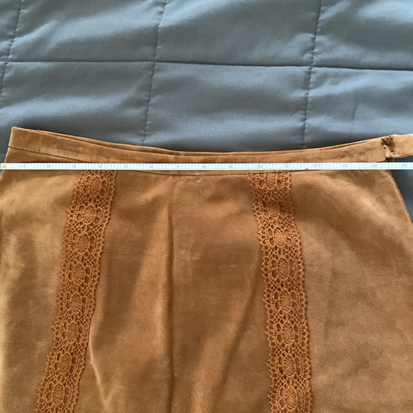 INC Internationsl Concepts 100% suede leather skirt. Acetate Lining. - Picture 5 of 7